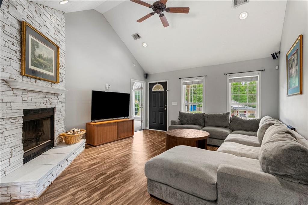 196 Lee Road 2090