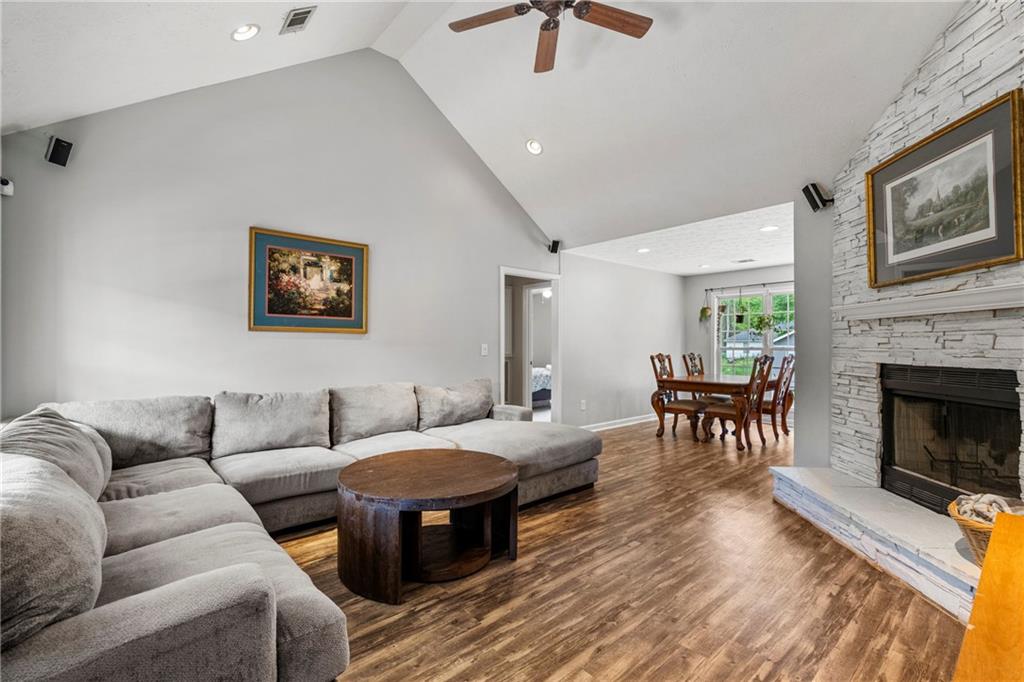 196 Lee Road 2090