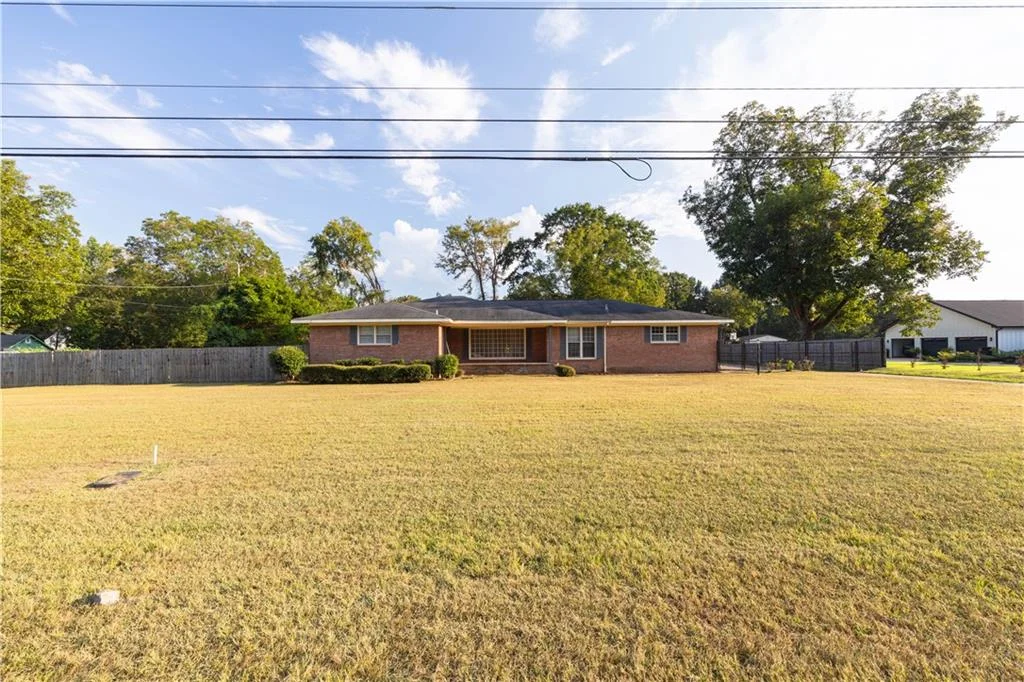 270 Summerville Road, Smiths Station, AL 36877