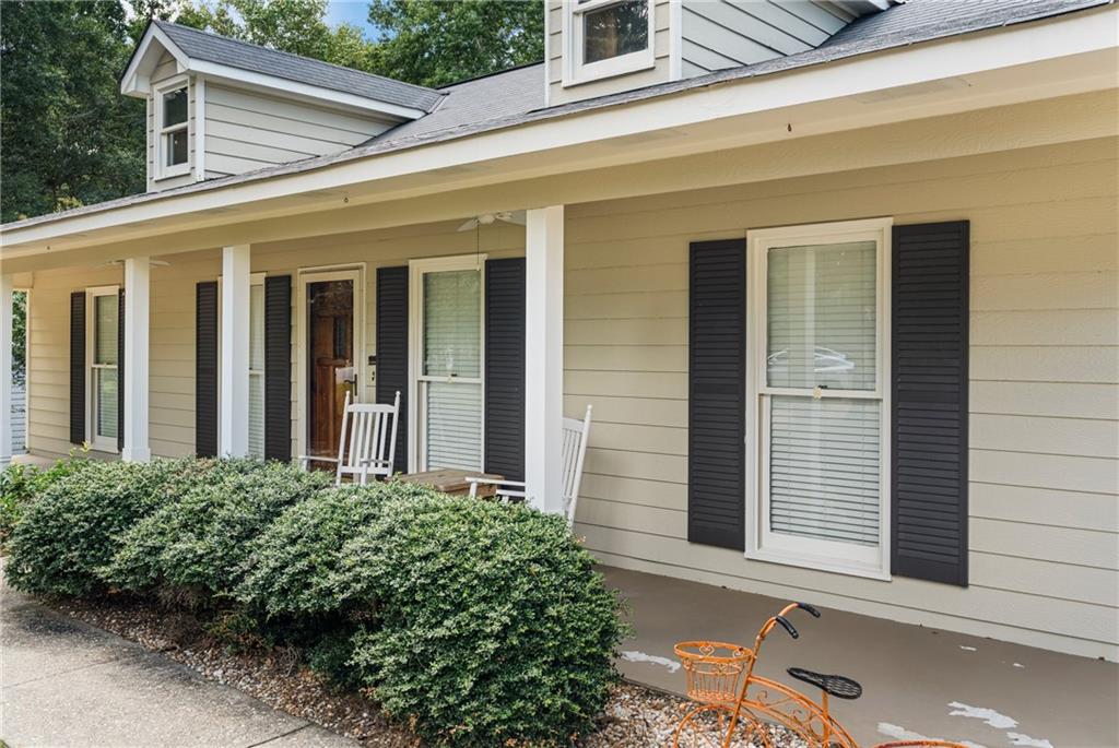 32 Lee Road 851