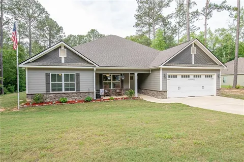 1974 Lee Road 330, Smiths Station, AL MLS: E100903