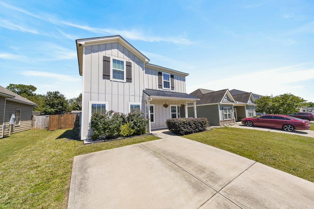 Photo of 5 Vineyard Drive, PHENIX CITY, AL 36869 (MLS # 231852)