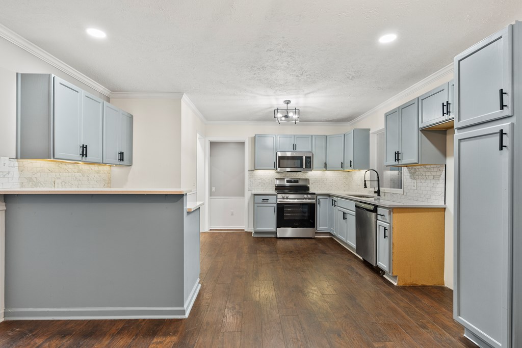 547 FAIR OAKS DRIVE
