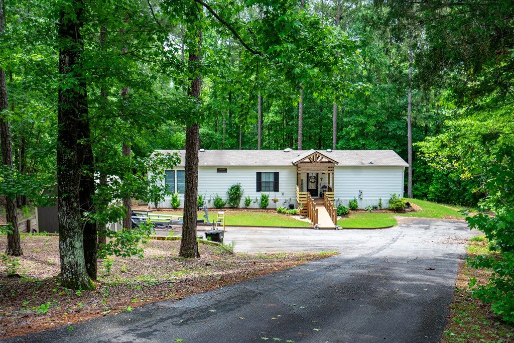 Photo of 1249 County Road 0446, FIVE POINTS, AL 36855 (MLS # 231223)