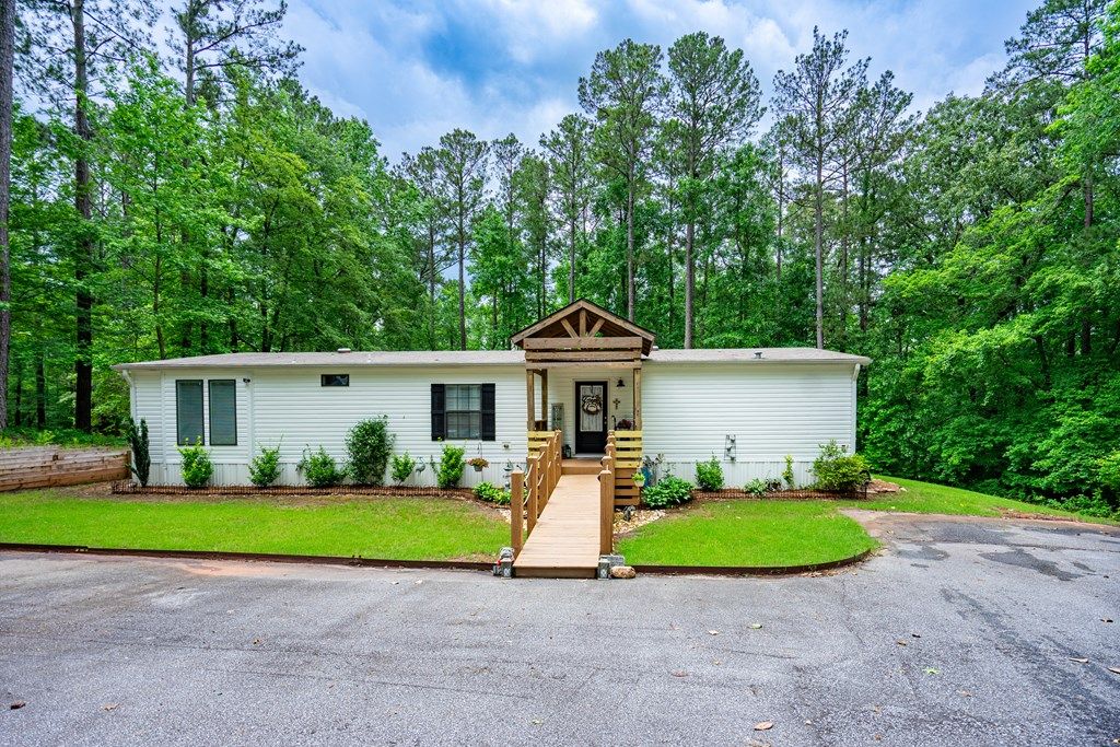 Photo of 1249 County Road 0446, FIVE POINTS, AL 36855 (MLS # 231223)