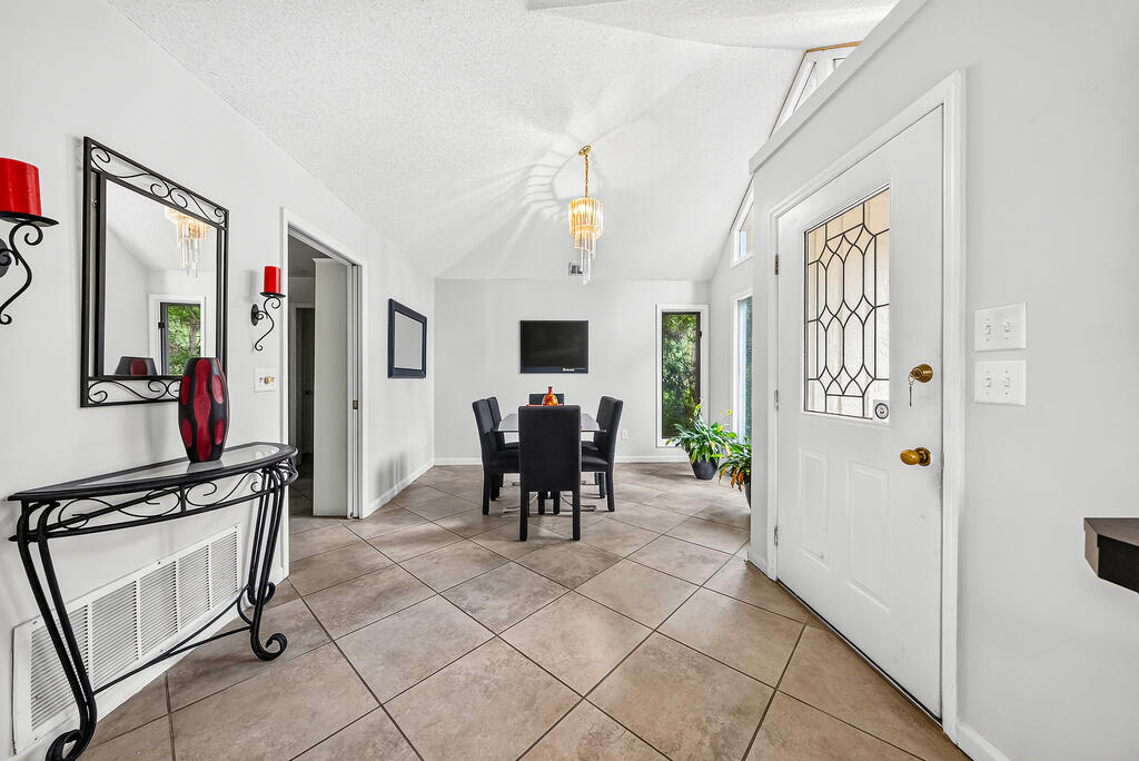 10 STONEWOOD COURT