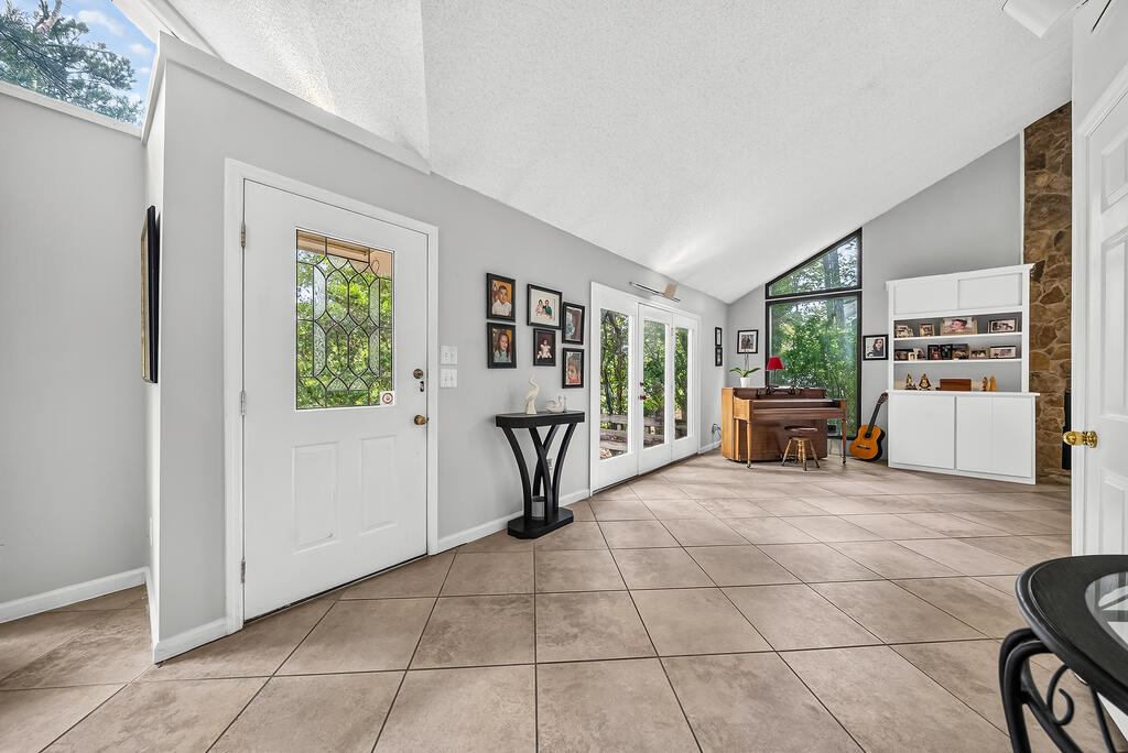 10 STONEWOOD COURT