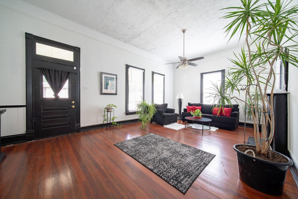 1128 17TH STREET