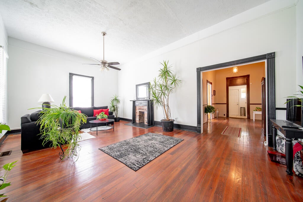 1128 17TH STREET