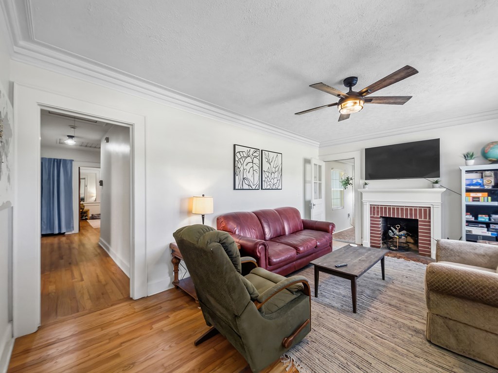 3324 WOODLAWN AVENUE