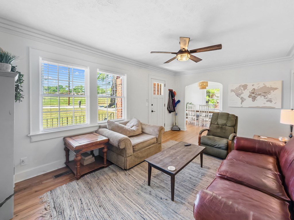 3324 WOODLAWN AVENUE