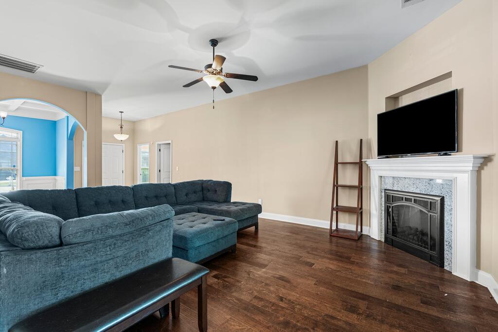 8232 LANTERN COURT