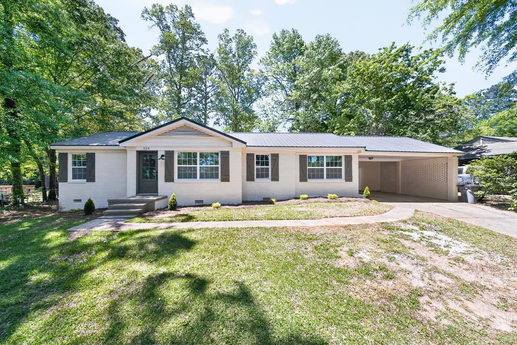 Photo of 324 Park Hill Drive, LAGRANGE, GA 30241 (MLS # 230984)
