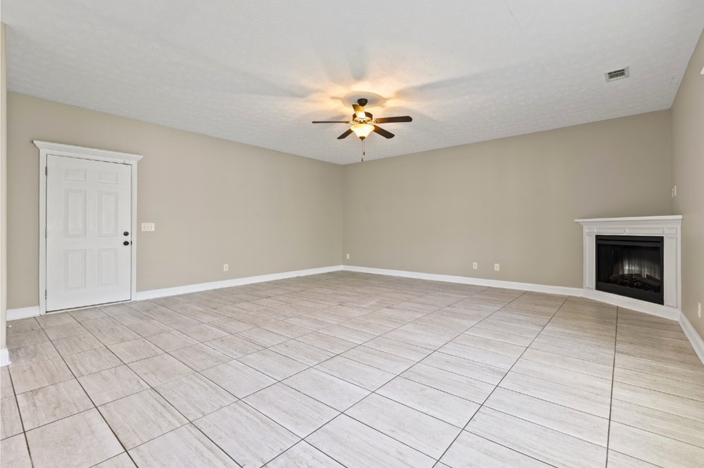 8217 LANTERN COURT