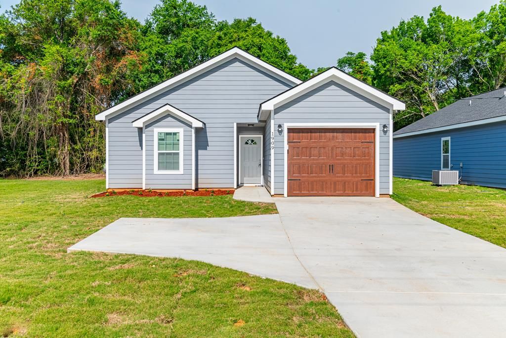 Photo of 1909 Schatulga Road, COLUMBUS, GA 31907 (MLS # 231694)