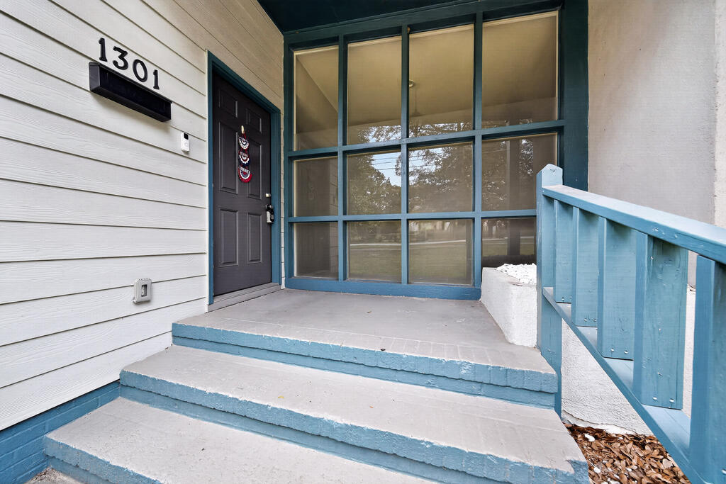 1301 S DIXON DRIVE