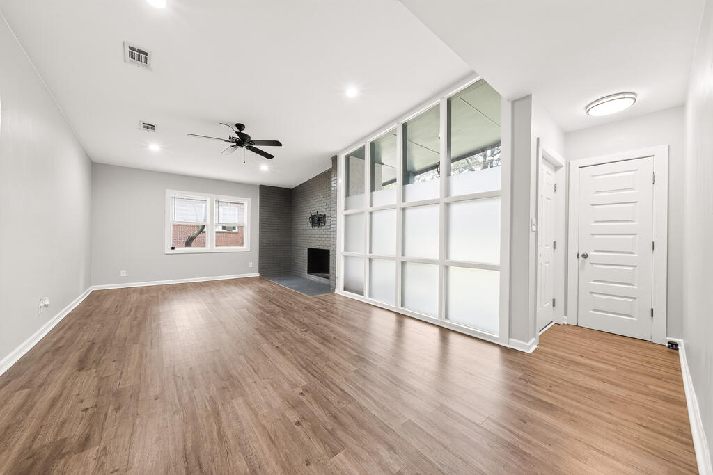 1301 S DIXON DRIVE