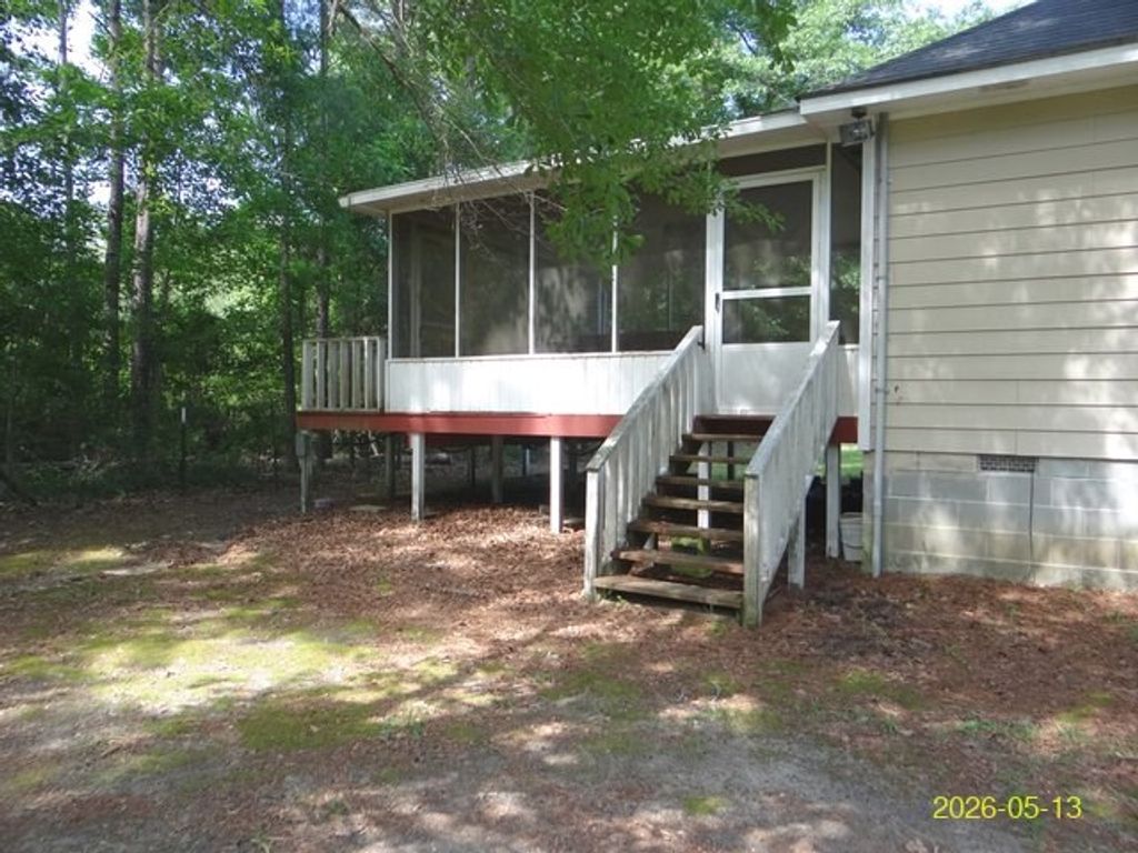 Photo of 20 Island Creek Road, SEALE, AL 36875 (MLS # 231771)