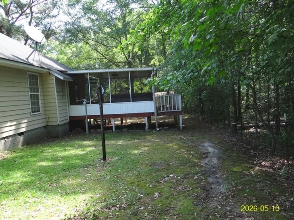 Photo of 20 Island Creek Road, SEALE, AL 36875 (MLS # 231771)