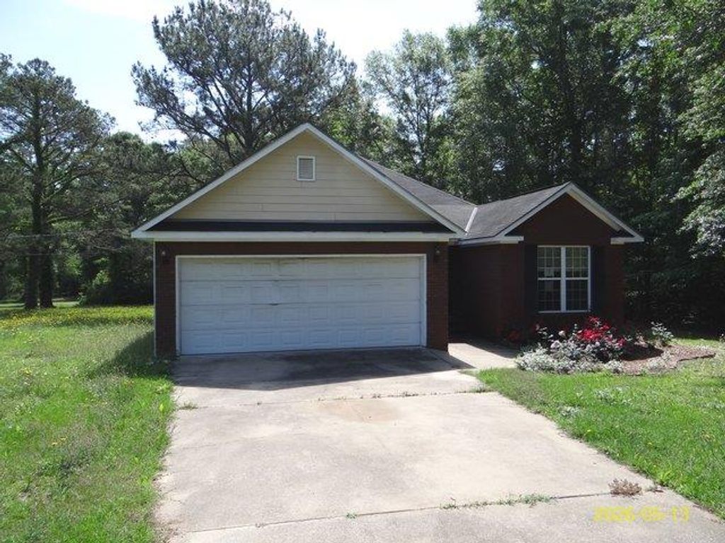 Photo of 20 Island Creek Road, SEALE, AL 36875 (MLS # 231771)