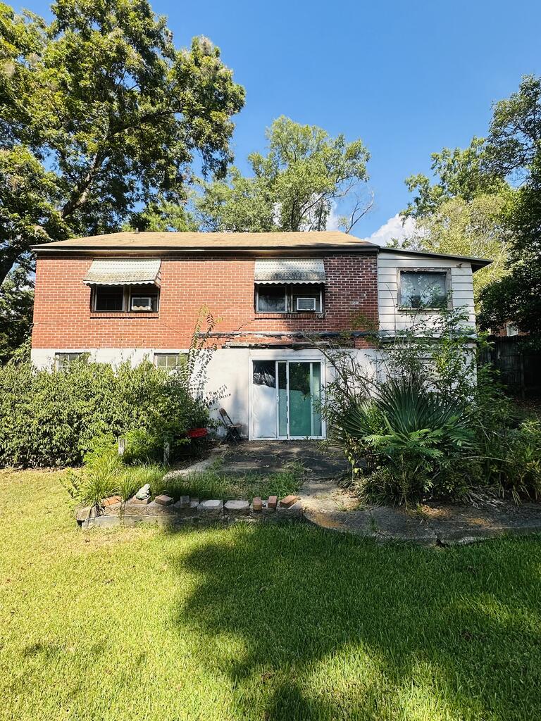 3919 CRESTVIEW DRIVE