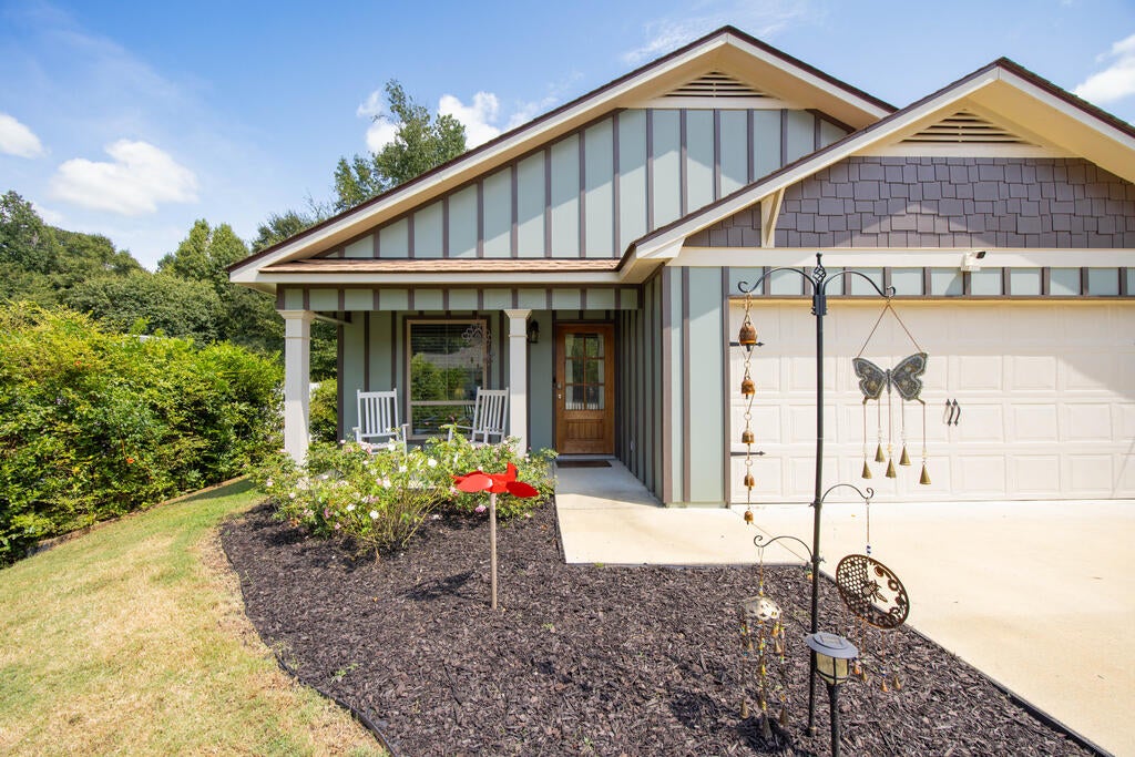 7866 LLOYD ROAD