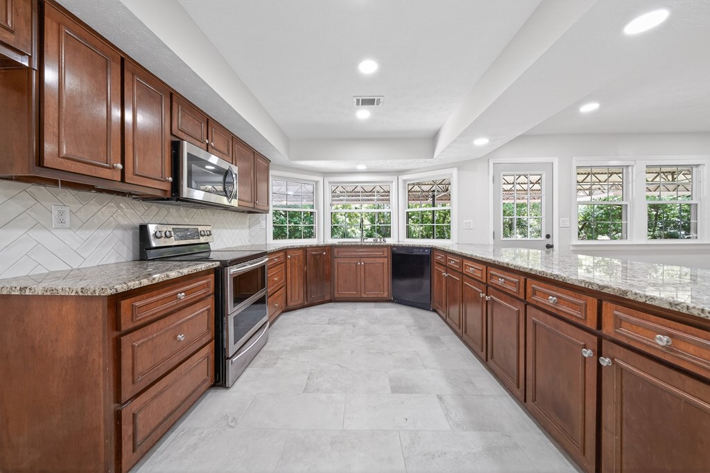6238 ASHWOOD DRIVE