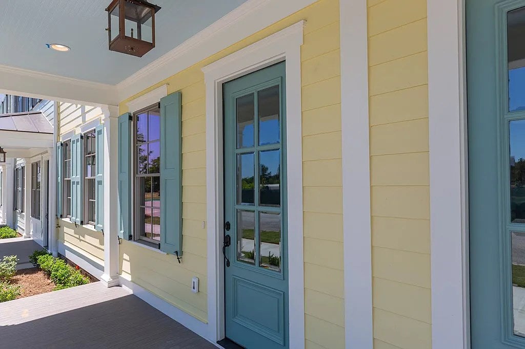 8115 DREAMBOAT DRIVE