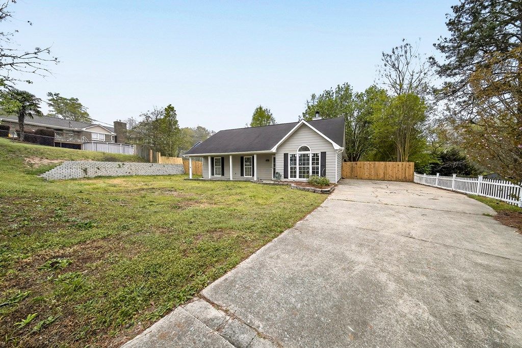Photo of 717 Lee Road 0850, PHENIX CITY, AL 36870 (MLS # 230759)