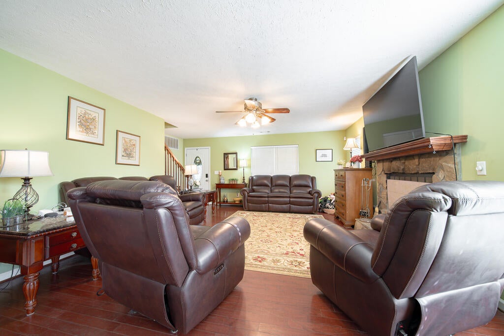 11 LEE ROAD 2058