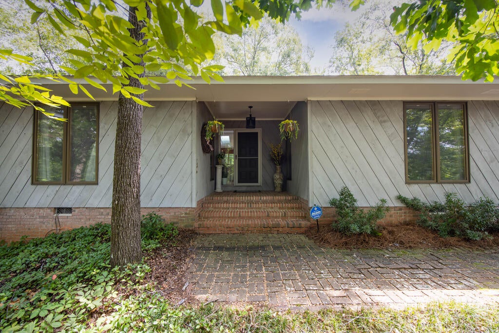 17 MOSES PLACE