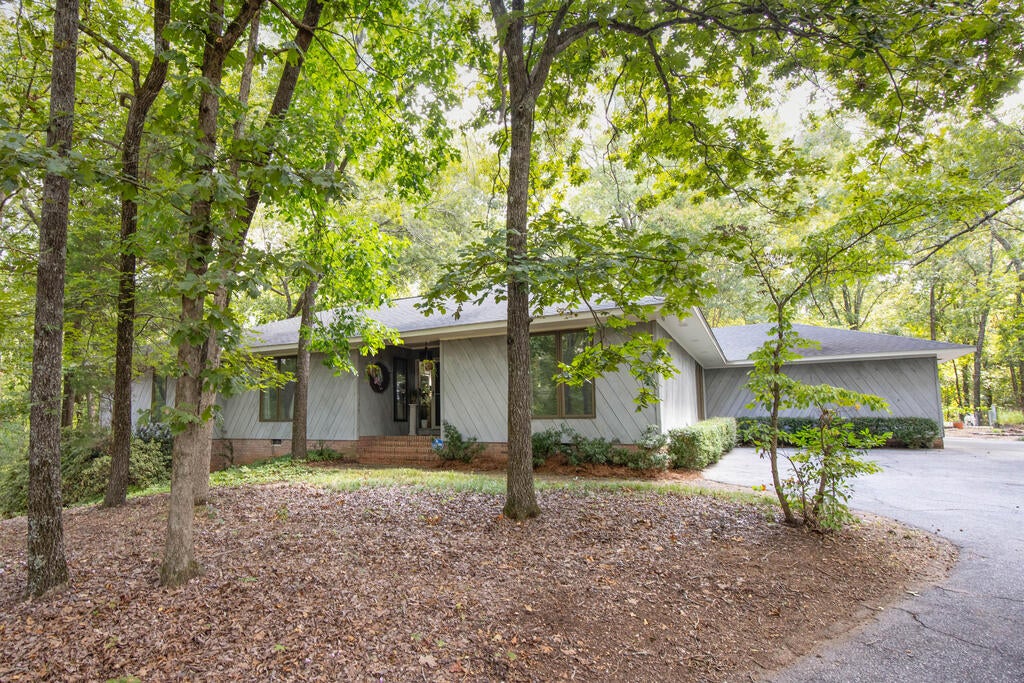 17 MOSES PLACE