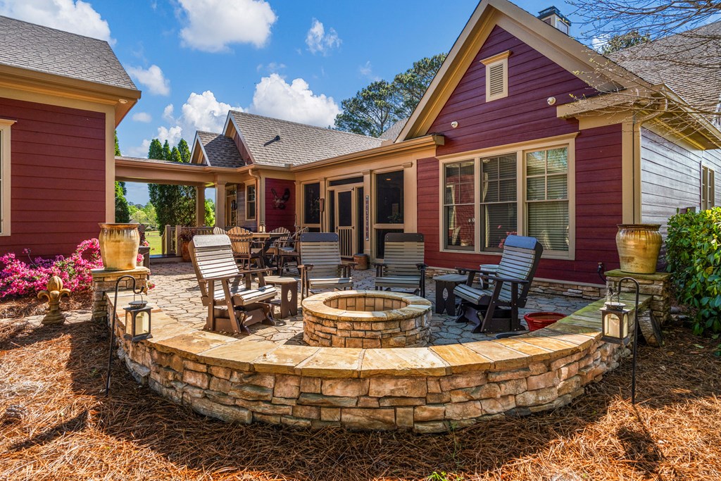 1007 MEADOWS COURT