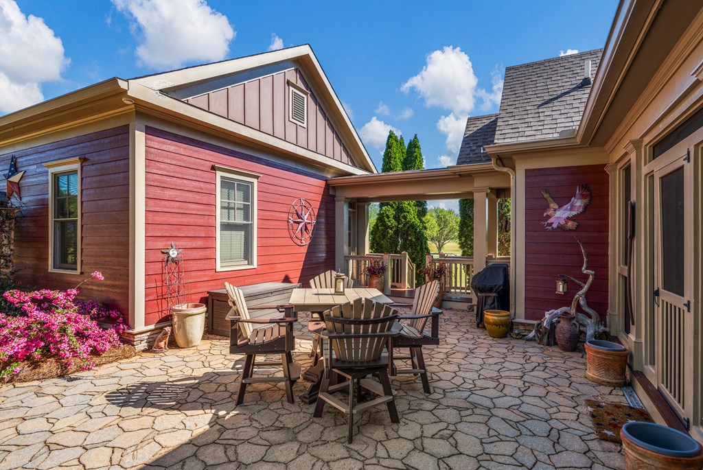 1007 MEADOWS COURT