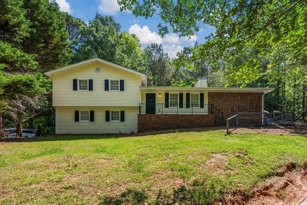 Photo of 134 N Lake Drive, LAGRANGE, GA 30240 (MLS # 231447)