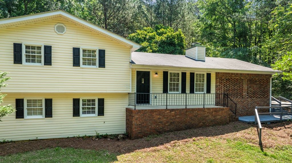 Photo of 134 N Lake Drive, LAGRANGE, GA 30240 (MLS # 231447)