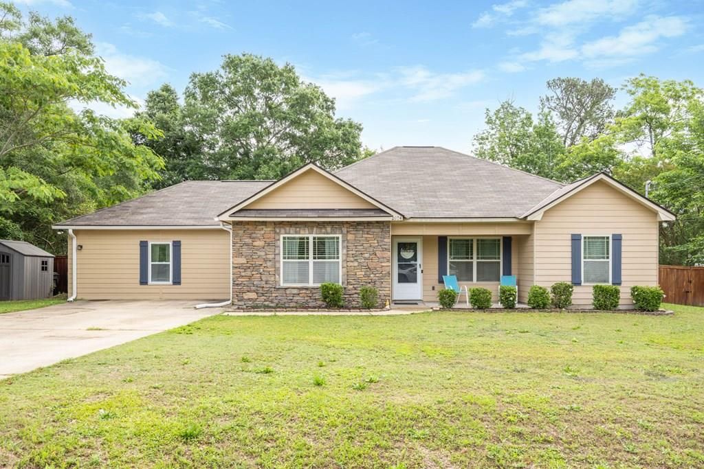Photo of 2904 Poyner Drive, PHENIX CITY, AL 36870 (MLS # 231830)