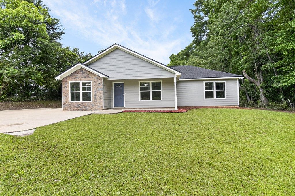 Photo of 1048 Lee Road 0295 RD, SMITHS STATION, AL 36877 (MLS # 231709)