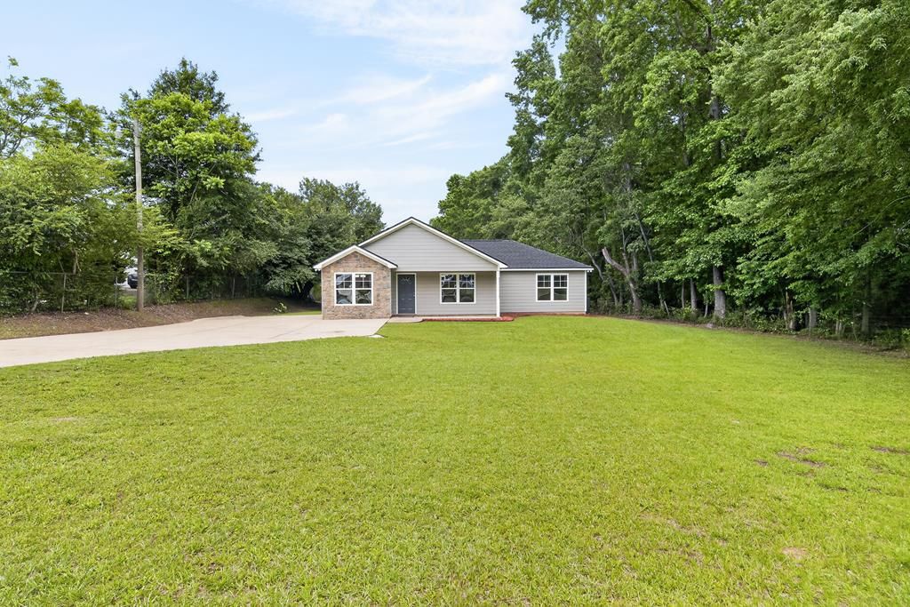 Photo of 1048 Lee Road 0295 RD, SMITHS STATION, AL 36877 (MLS # 231709)