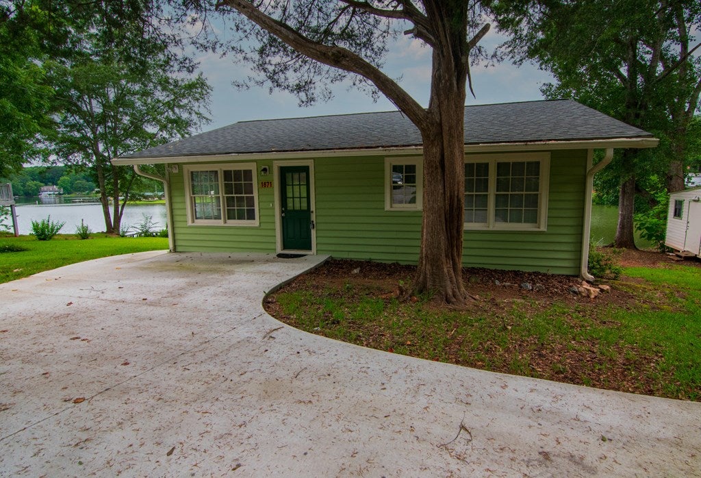 1671 WEST PINE LAKE DRIVE