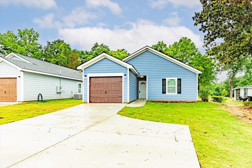 Photo of 1915 Schatulga Road, COLUMBUS, GA 31907 (MLS # 231693)