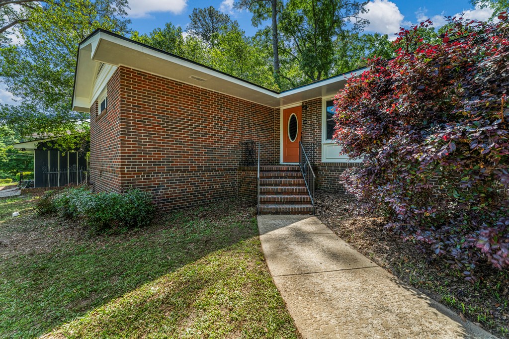 3820 MEADOWCLIFF DRIVE