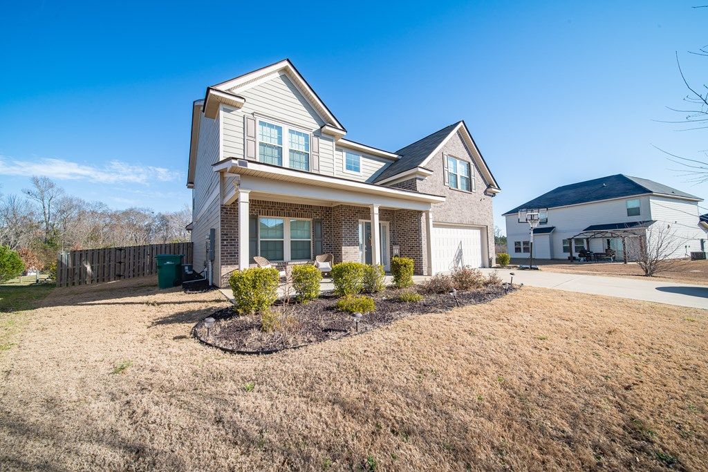Photo of 314 Red Oak Place, SMITHS STATION, AL 36877 (MLS # 231882)