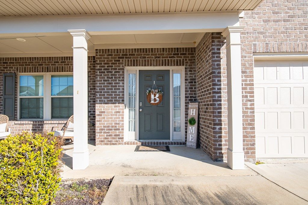 Photo of 314 Red Oak Place, SMITHS STATION, AL 36877 (MLS # 231882)