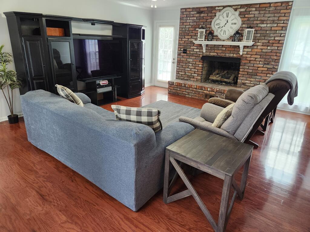 8301 DELAND DRIVE