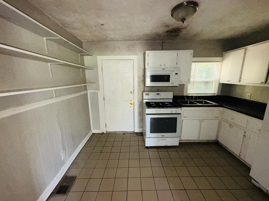 2835 BURTON ROAD