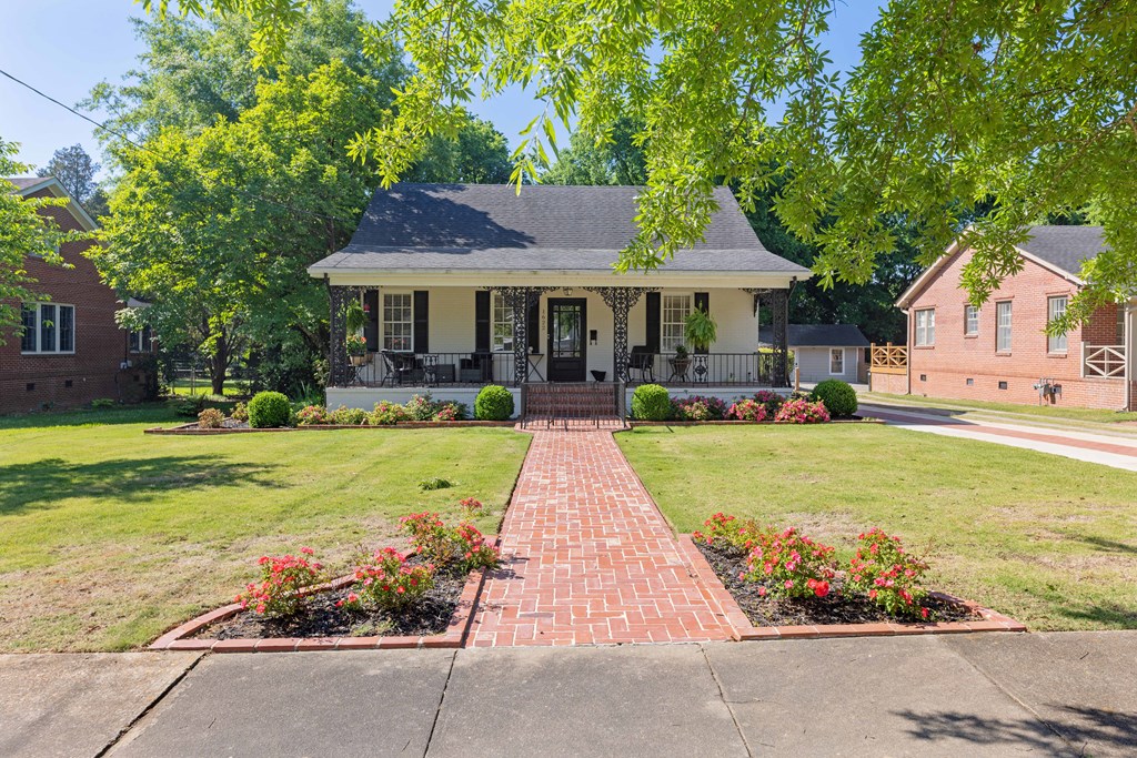 1622 CREST DRIVE