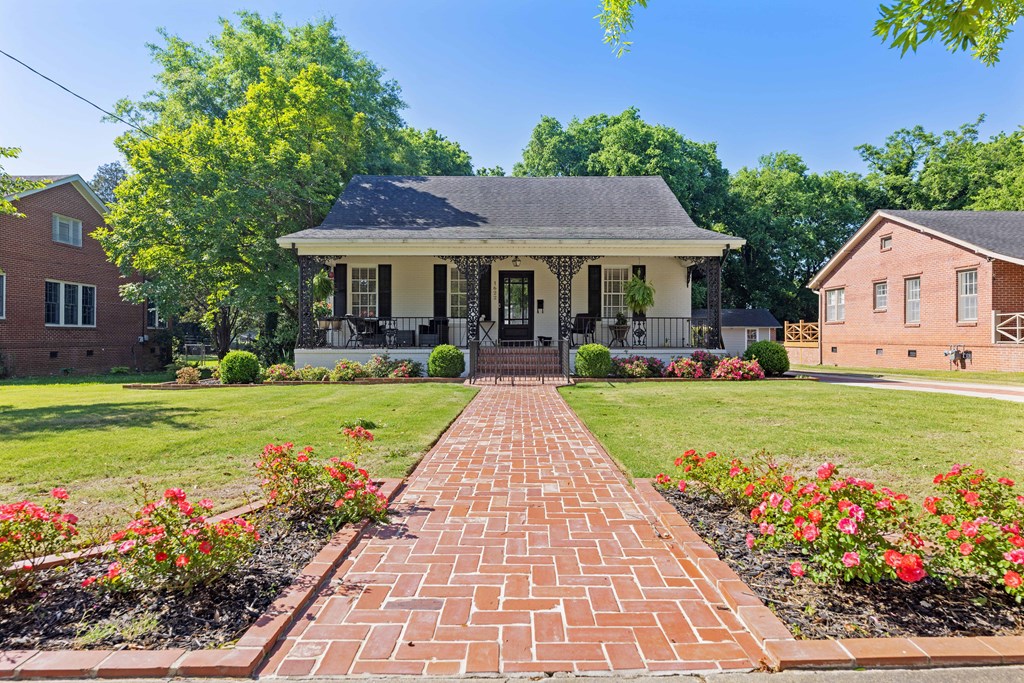 1622 CREST DRIVE