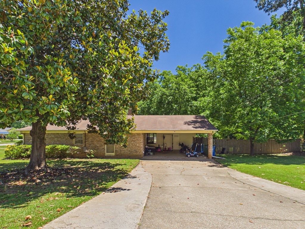 Photo of 1332 Autumn Ridge Drive, COLUMBUS, GA 31904 (MLS # 231813)