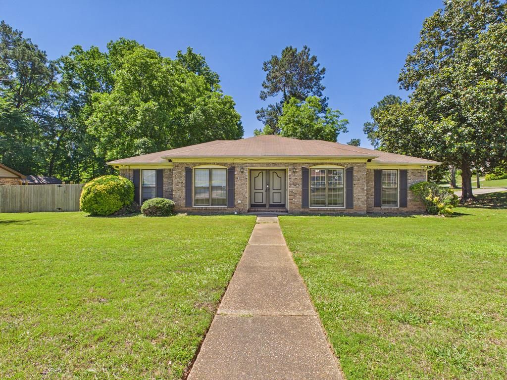 Photo of 1332 Autumn Ridge Drive, COLUMBUS, GA 31904 (MLS # 231813)